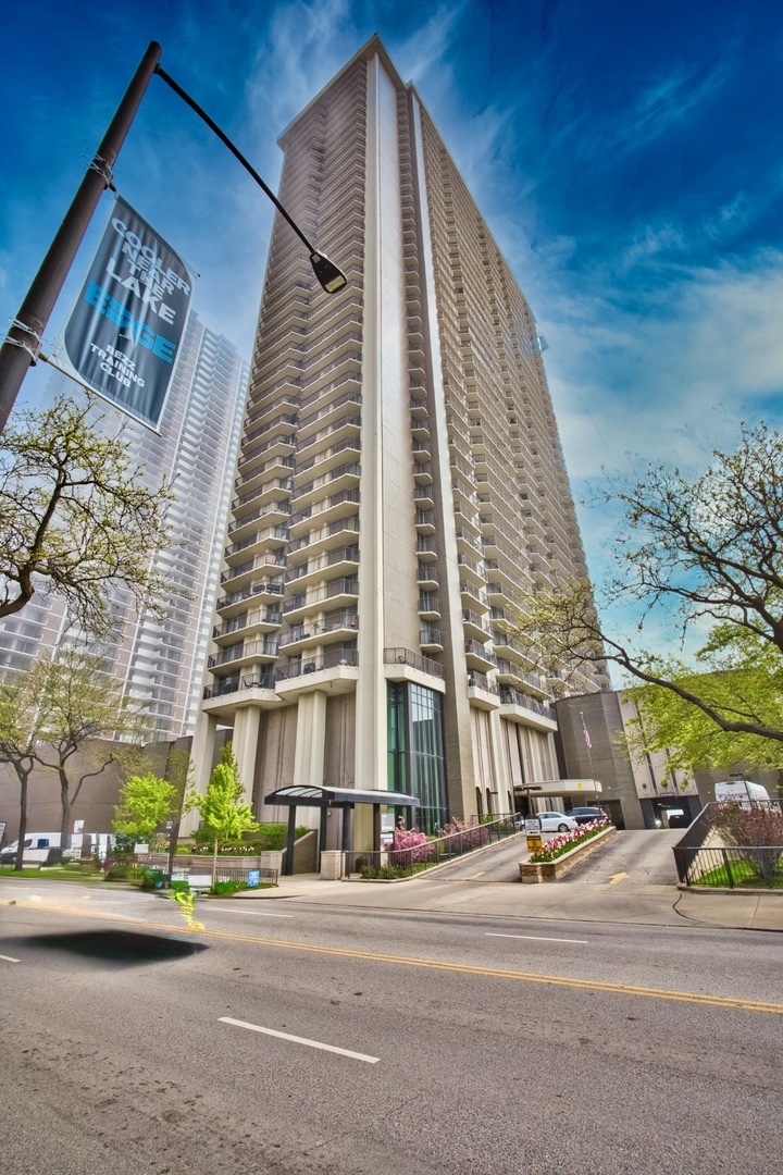6007 N Sheridan Road 25F  Chicago IL 60660 photo