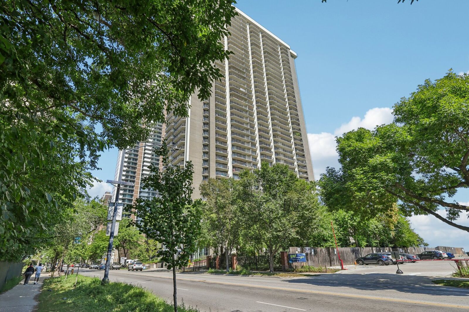 Property Photo: 6007 N Sheridan Road 25F IL 60660