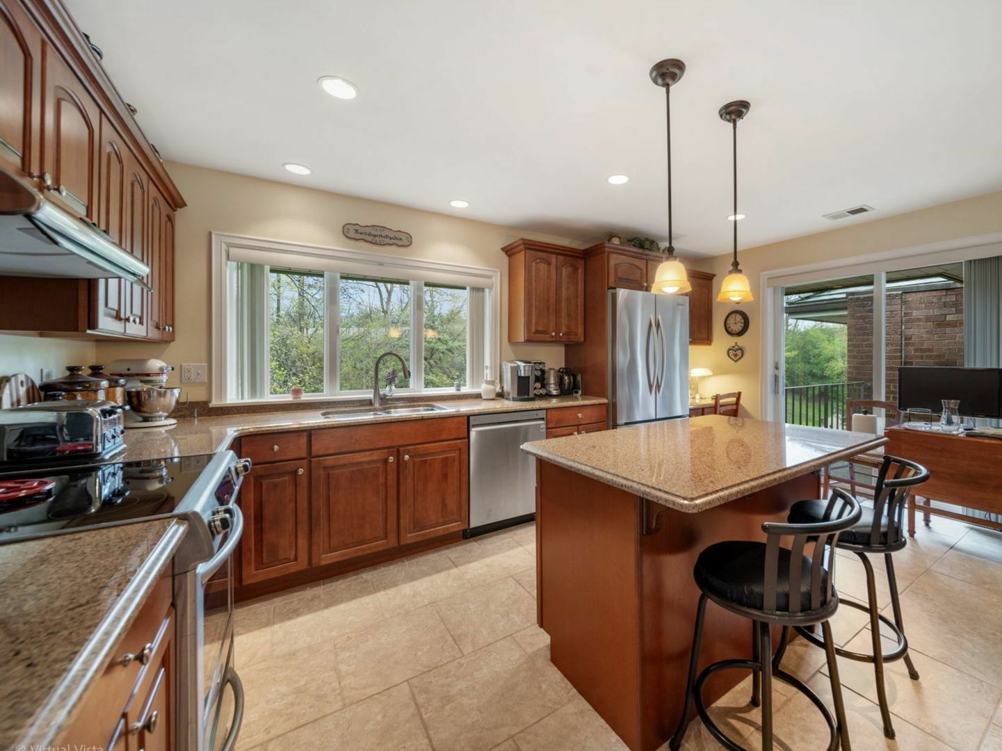 Property Photo: 3 Oak Brook Club Drive E305 IL 60523