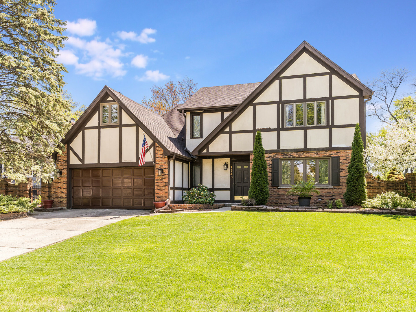 Property Photo: 1346 Leverenz Road IL 60564