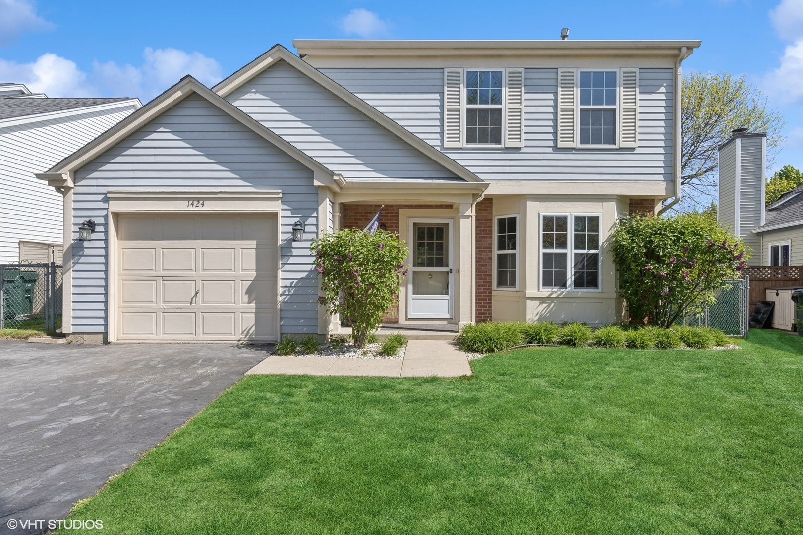 Property Photo: 1424 Summerhill Drive IL 60060