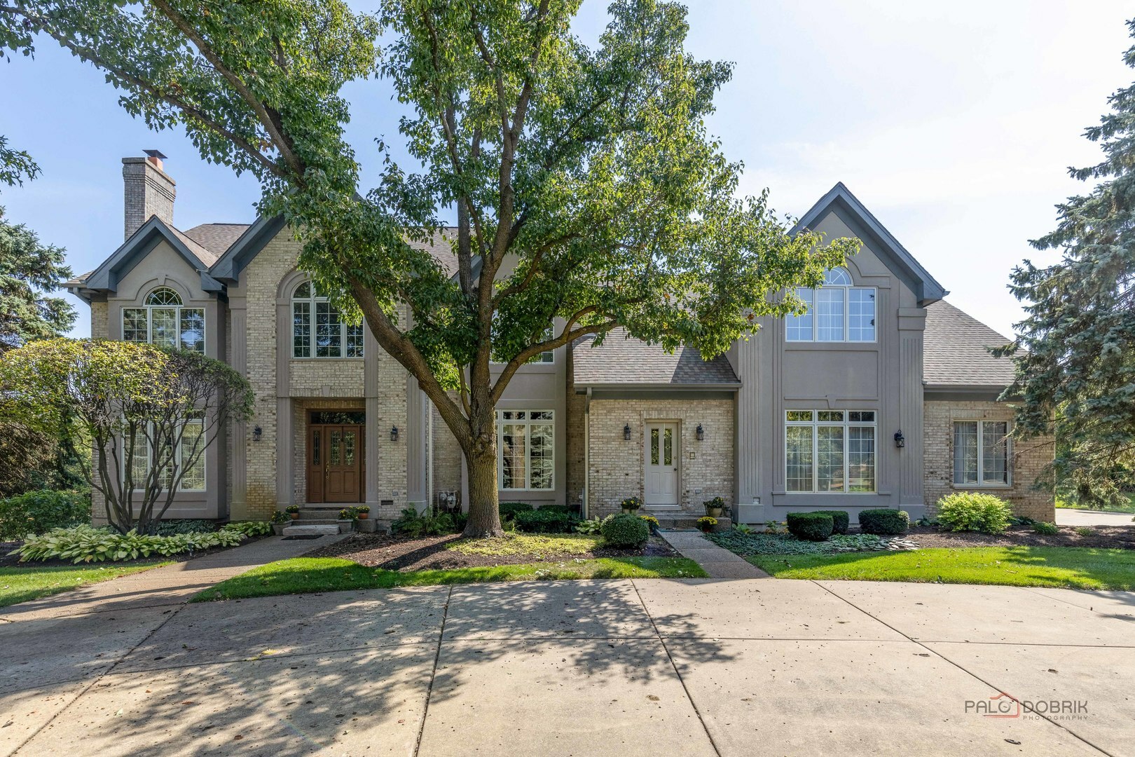 Property Photo: 9 Beacon Hill Drive IL 60010