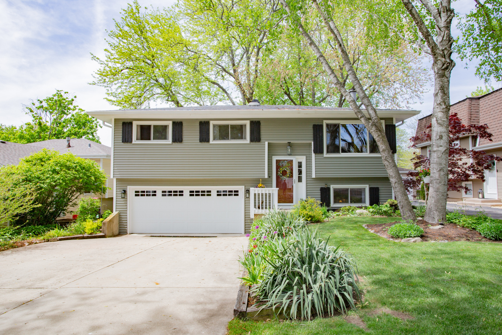 Property Photo: 0N068 Cottonwood Drive IL 60187