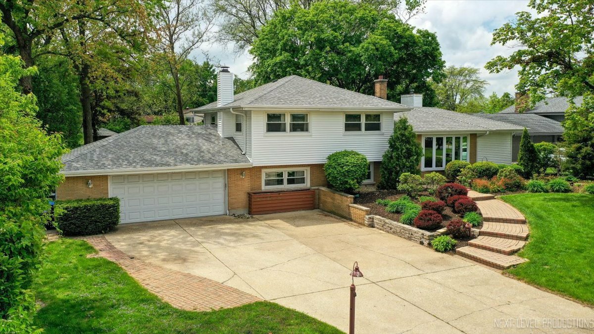 Property Photo: 2663 Southcrest Drive IL 60516