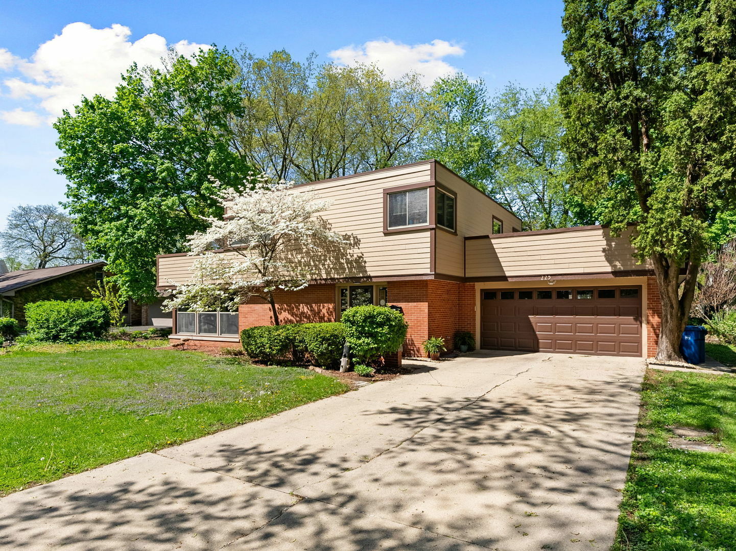 Property Photo: 225 S Gladstone Avenue IL 60506