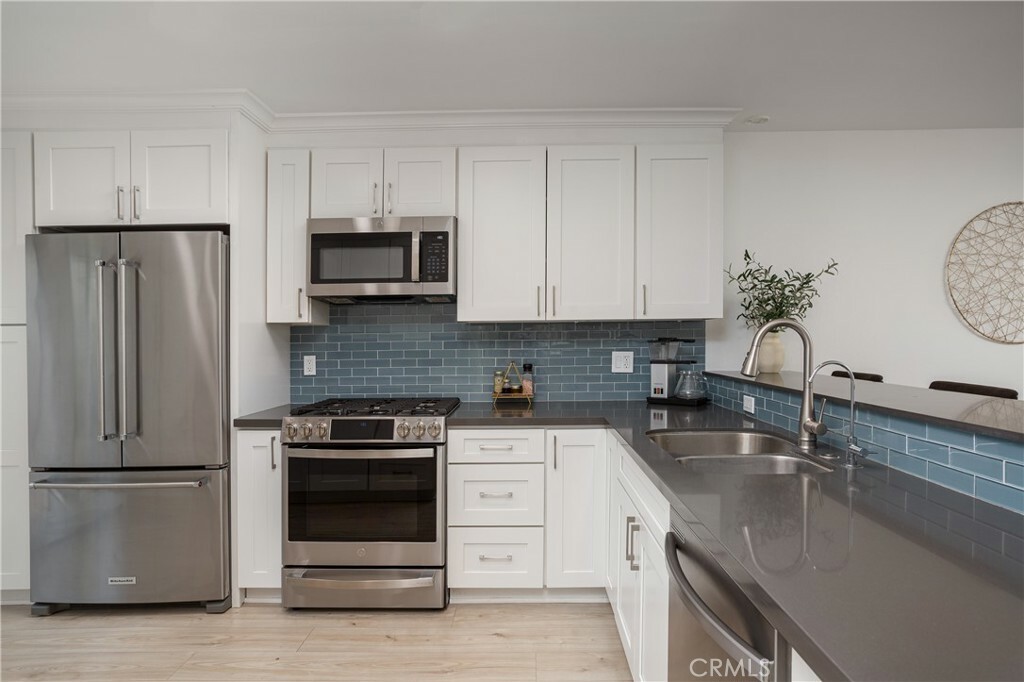 17689 Los Jardines W  Fountain Valley CA 92708 photo