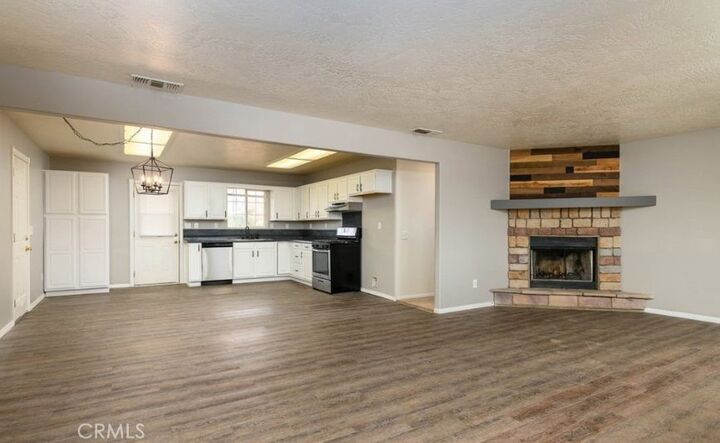 Property Photo: 16038 Dale Evans Pkwy CA 92307