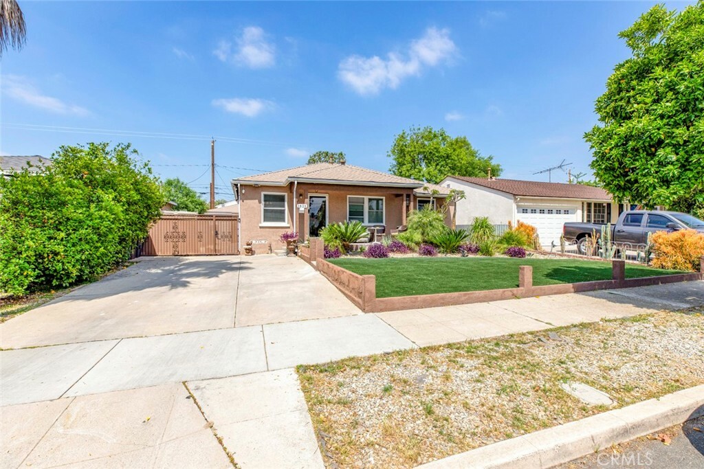 Property Photo: 1821 N Niagara Street CA 91505