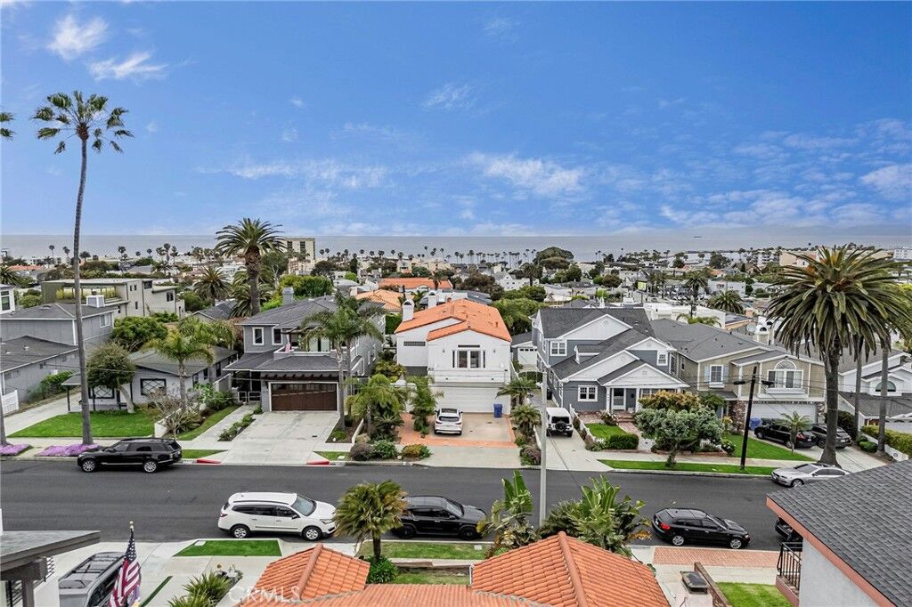 Property Photo:  410 S Gertruda Avenue  CA 90277 