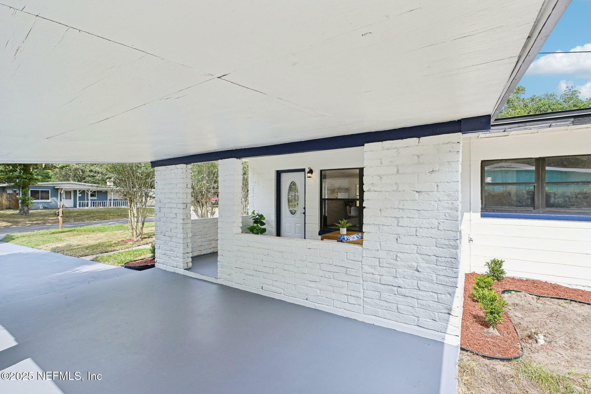 Property Photo: 5444 Keystone Drive S FL 32207