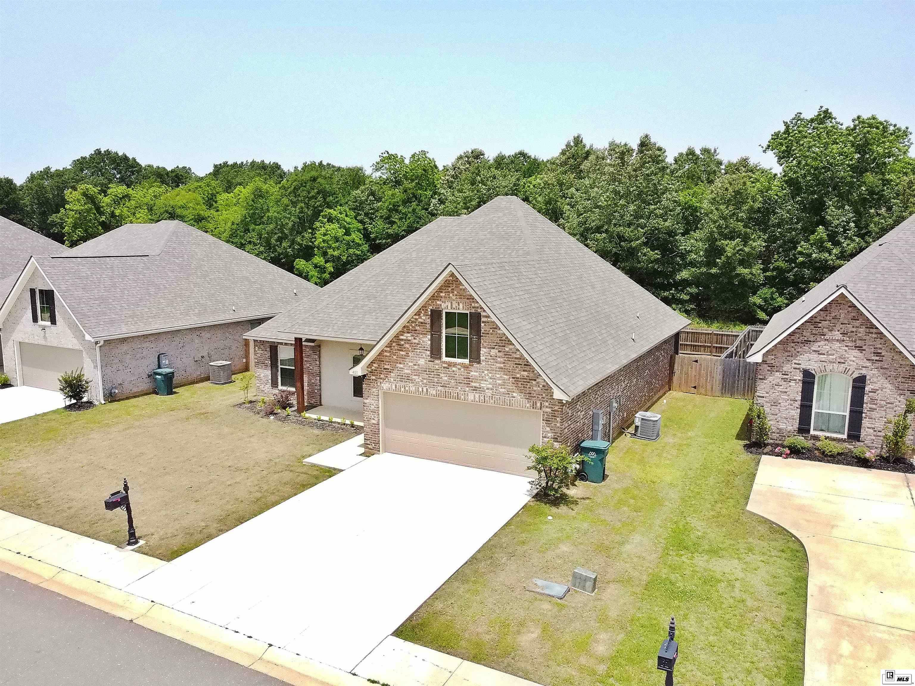 Property Photo: 401 Florio Court LA 71203