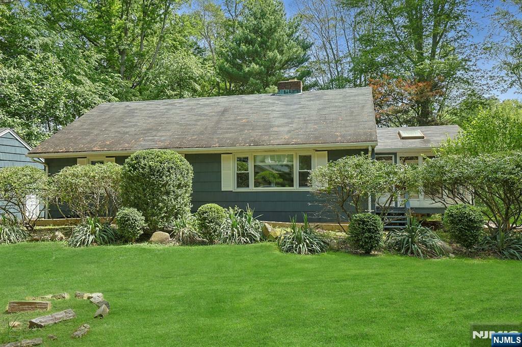 Property Photo:  8 Autumn Lane  NJ 07675 