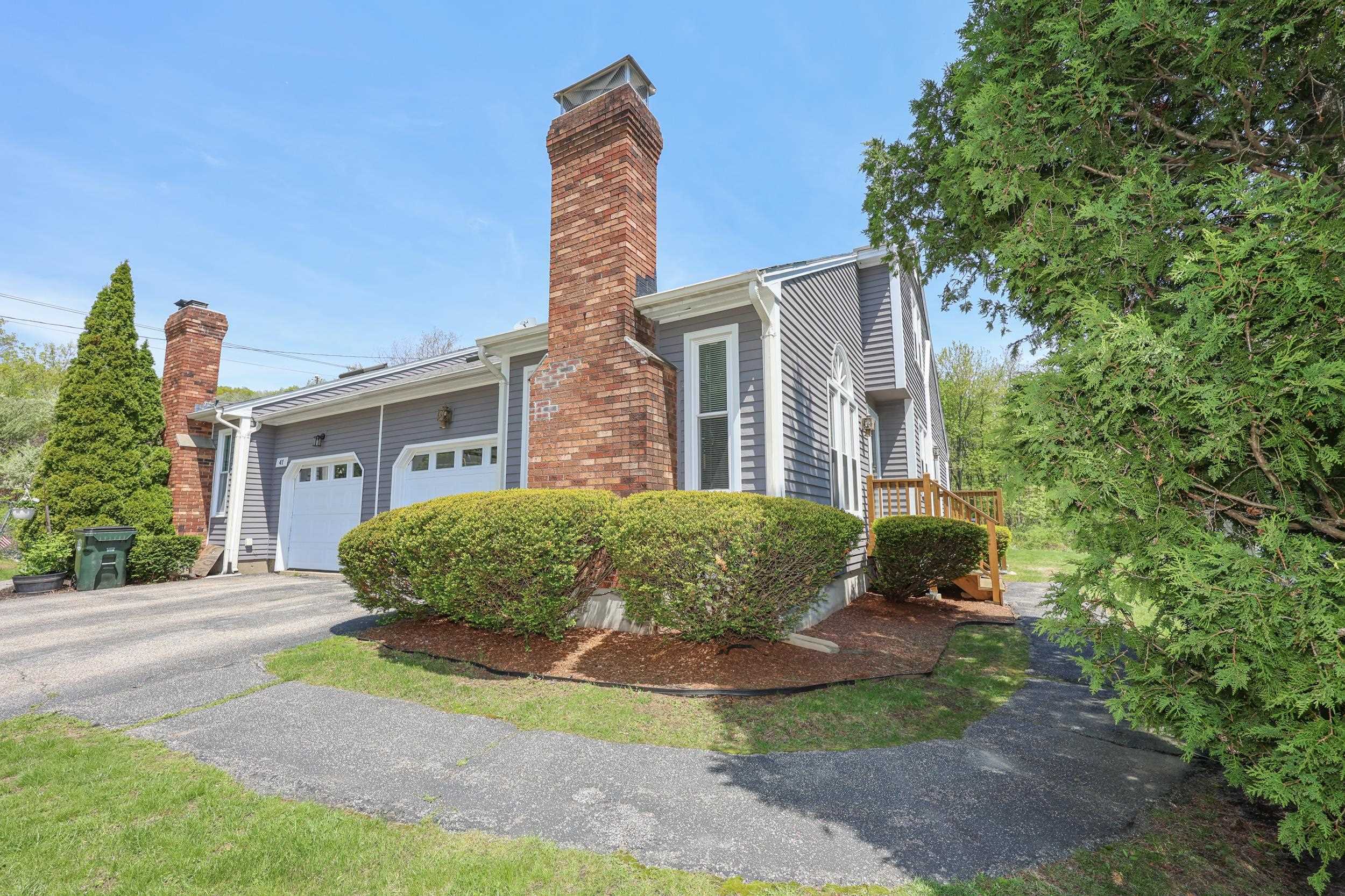 Property Photo: 39 Foxwood Circle NH 03104