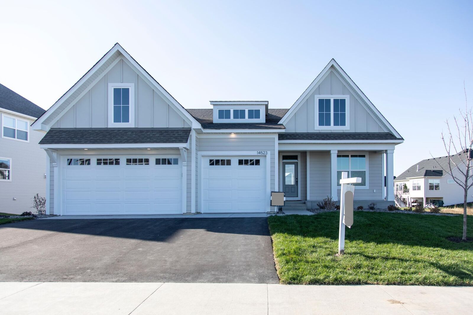 Property Photo: 14523 Kingsview Lane N MN 55327