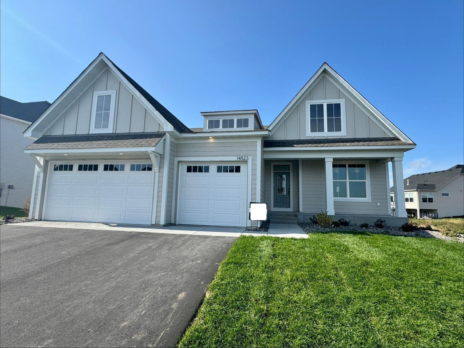 Property Photo: 14523 Kingsview Lane N MN 55327