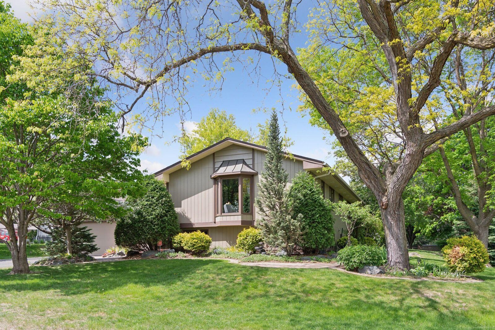 Property Photo:  4500 Heathbrooke Circle  MN 55422 