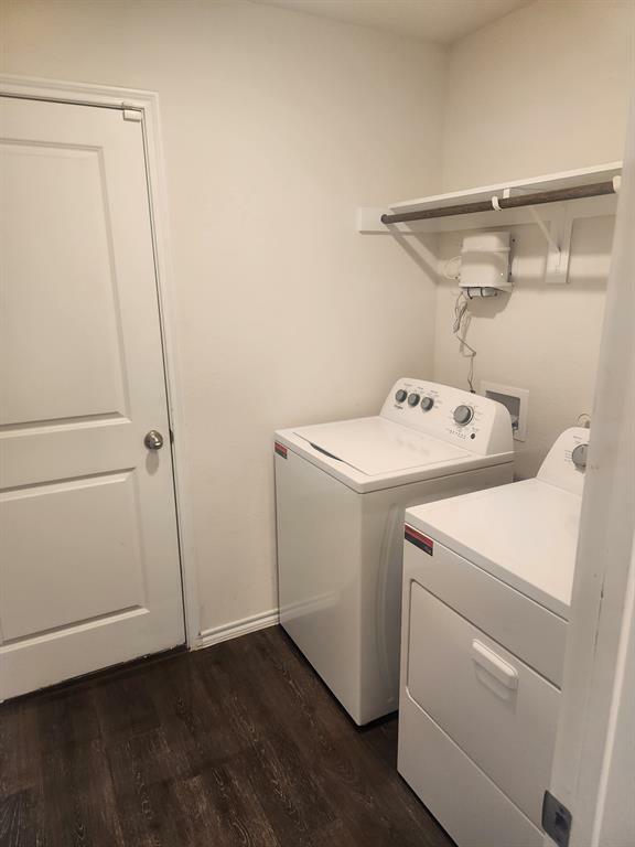 Property Photo: 808 Twin Edge Drive TX 75189