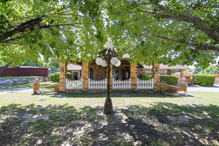 Property Photo: 215 Willow Creek Lane TX 75154