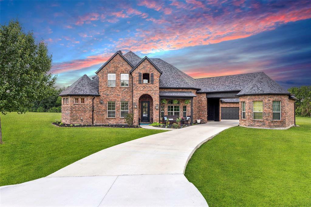 Property Photo: 5900 Stage Coach Circle TX 76262