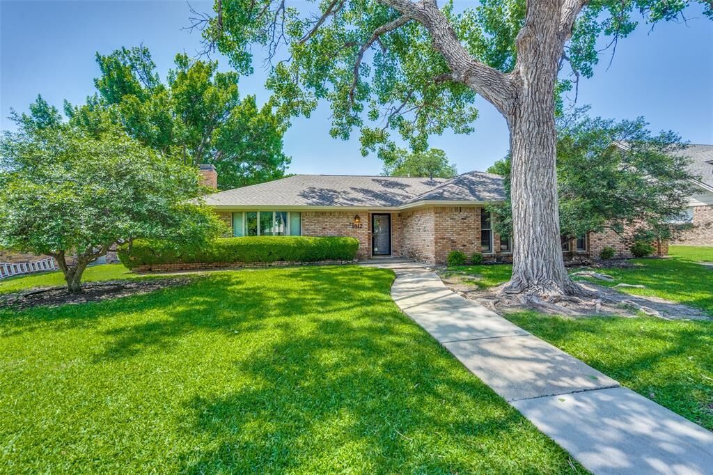 Property Photo:  1812 Westridge Drive  TX 75075 
