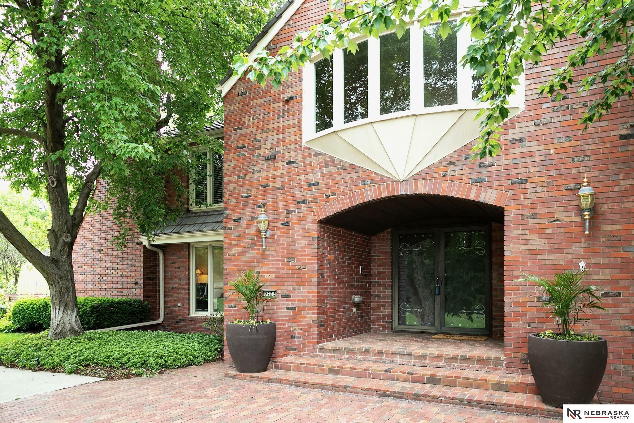 Property Photo: 9723 Fieldcrest Drive NE 68114