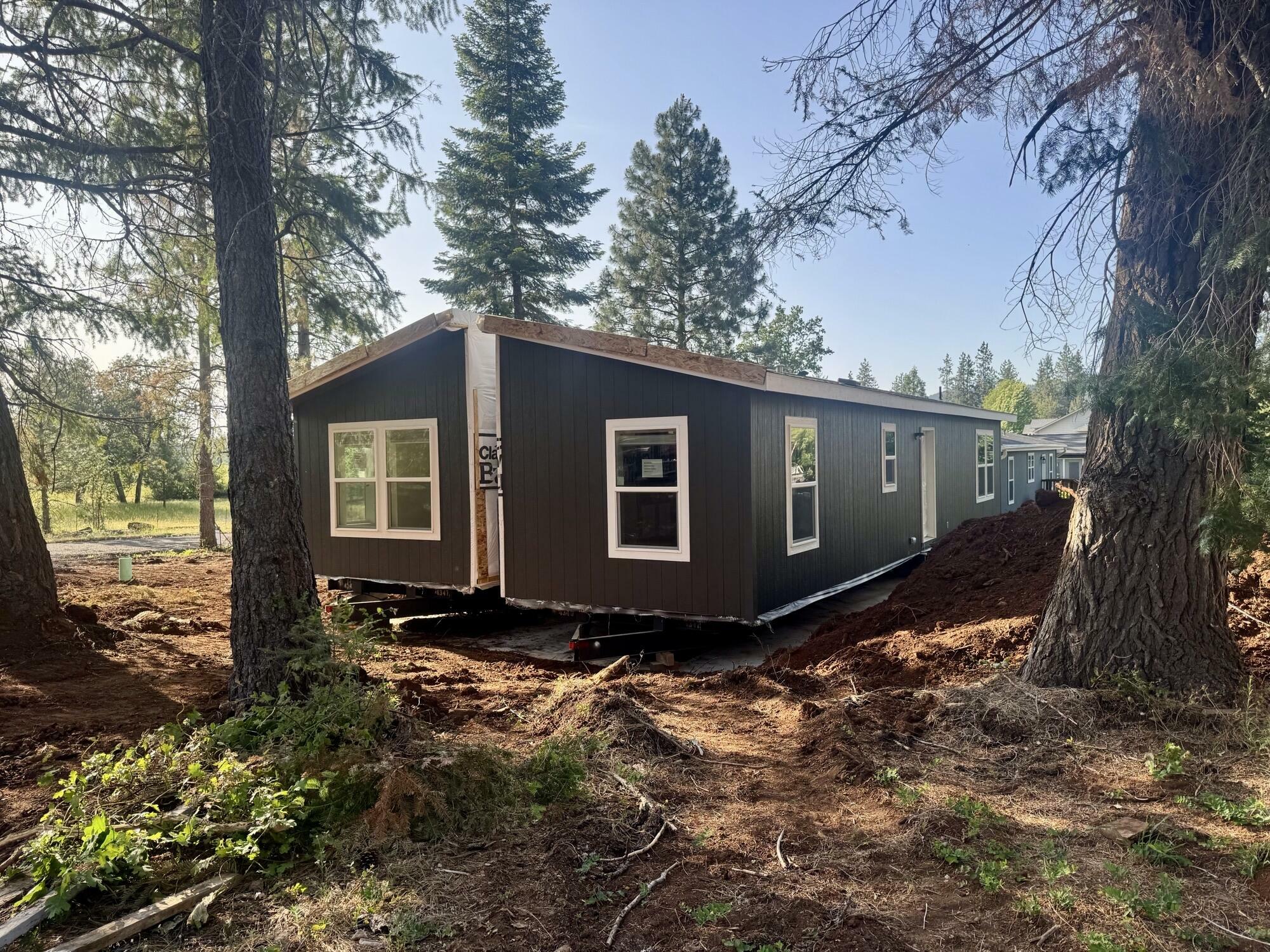 Property Photo: 855 Redwood Avenue OR 97522