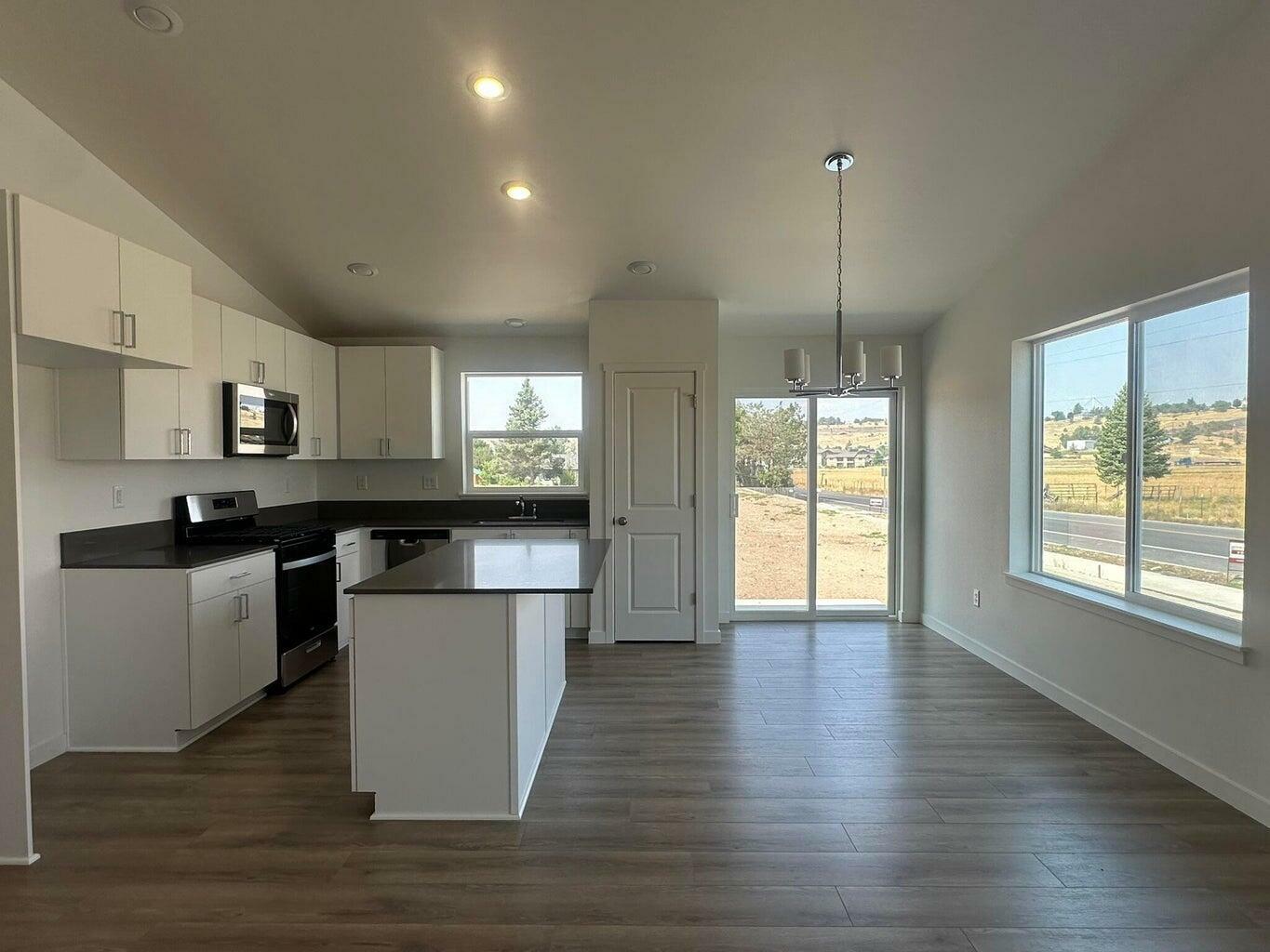 Property Photo: 128 NE Rickenbacker Road OR 97741