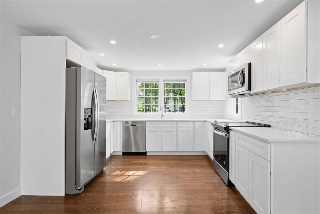 Property Photo:  125 Beacon Street  MA 01701 
