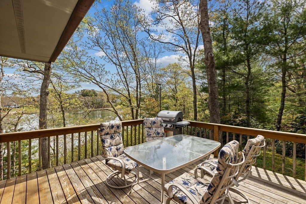 Property Photo: 10 Quamhassett Road MA 02532