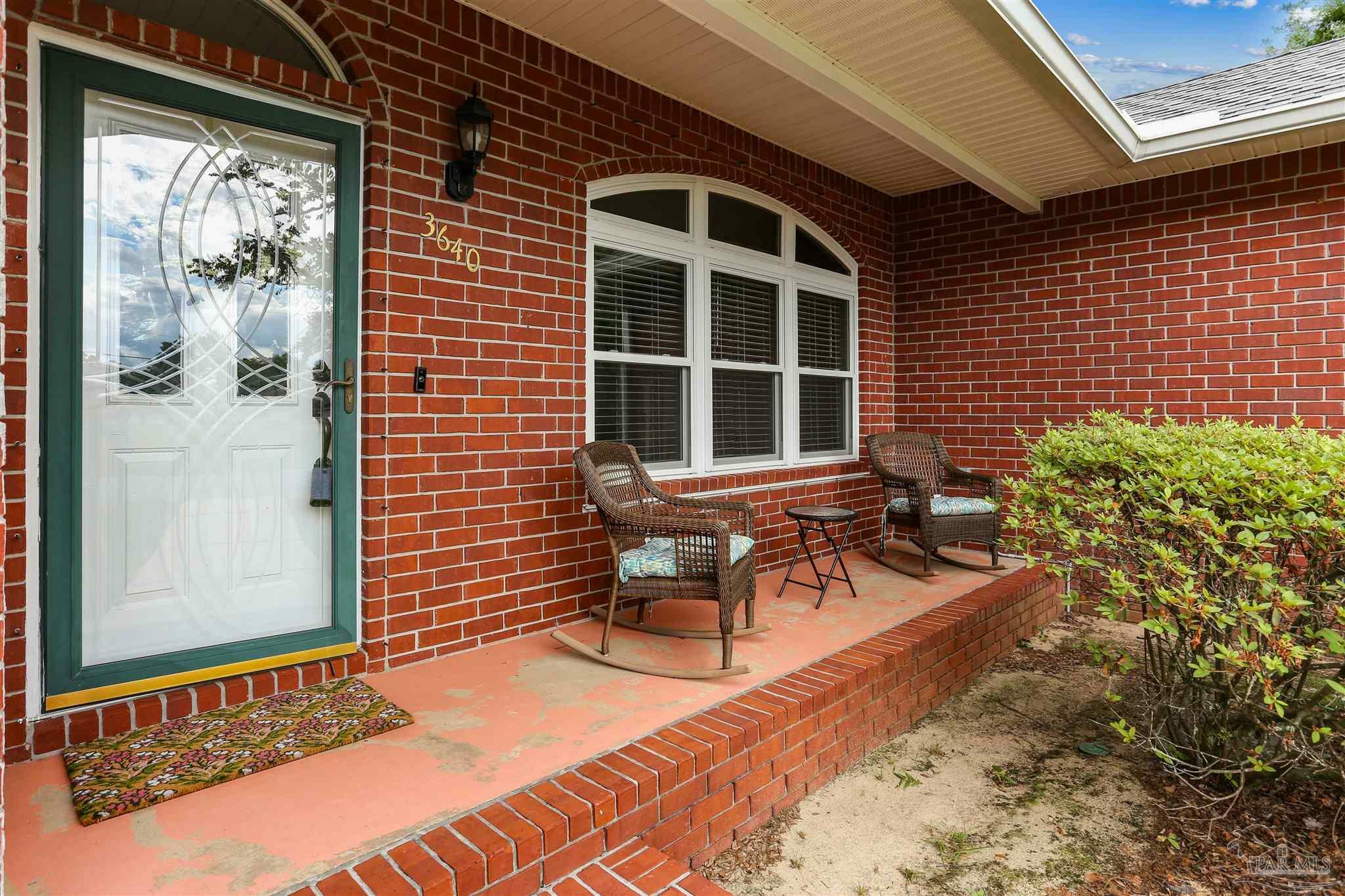 Property Photo: 3640 Schifko Rd FL 32533