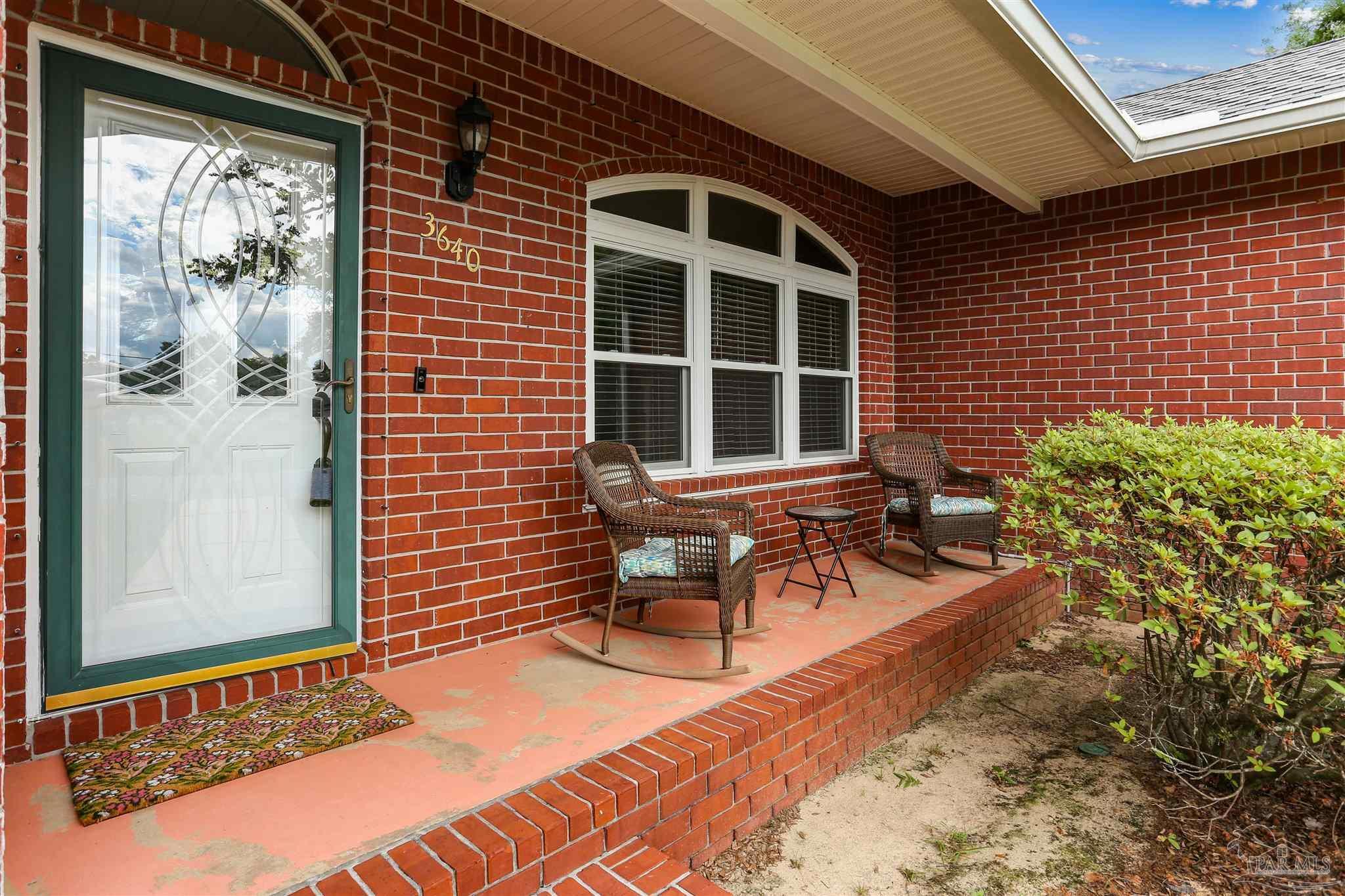 Property Photo: 3640 Schifko Rd FL 32533