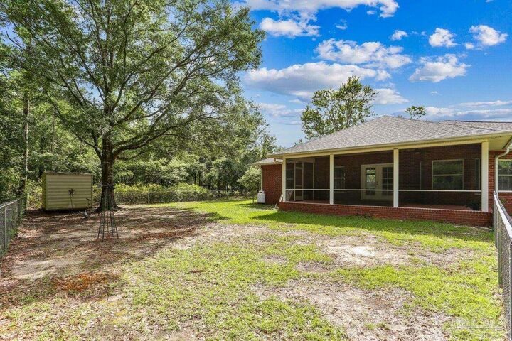 Property Photo: 3640 Schifko Rd FL 32533