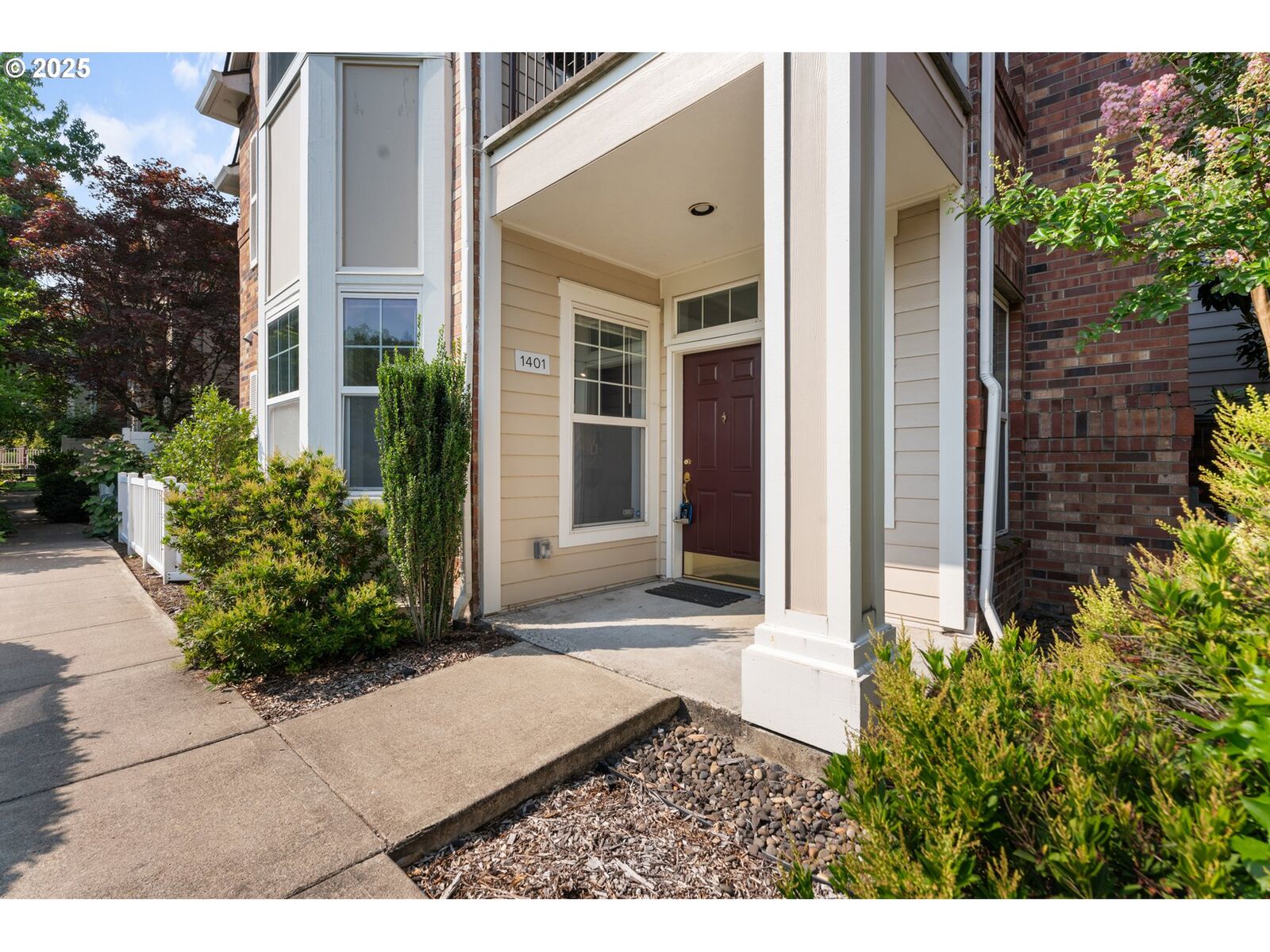 Property Photo:  1160 NE Horizon Loop  OR 97003 