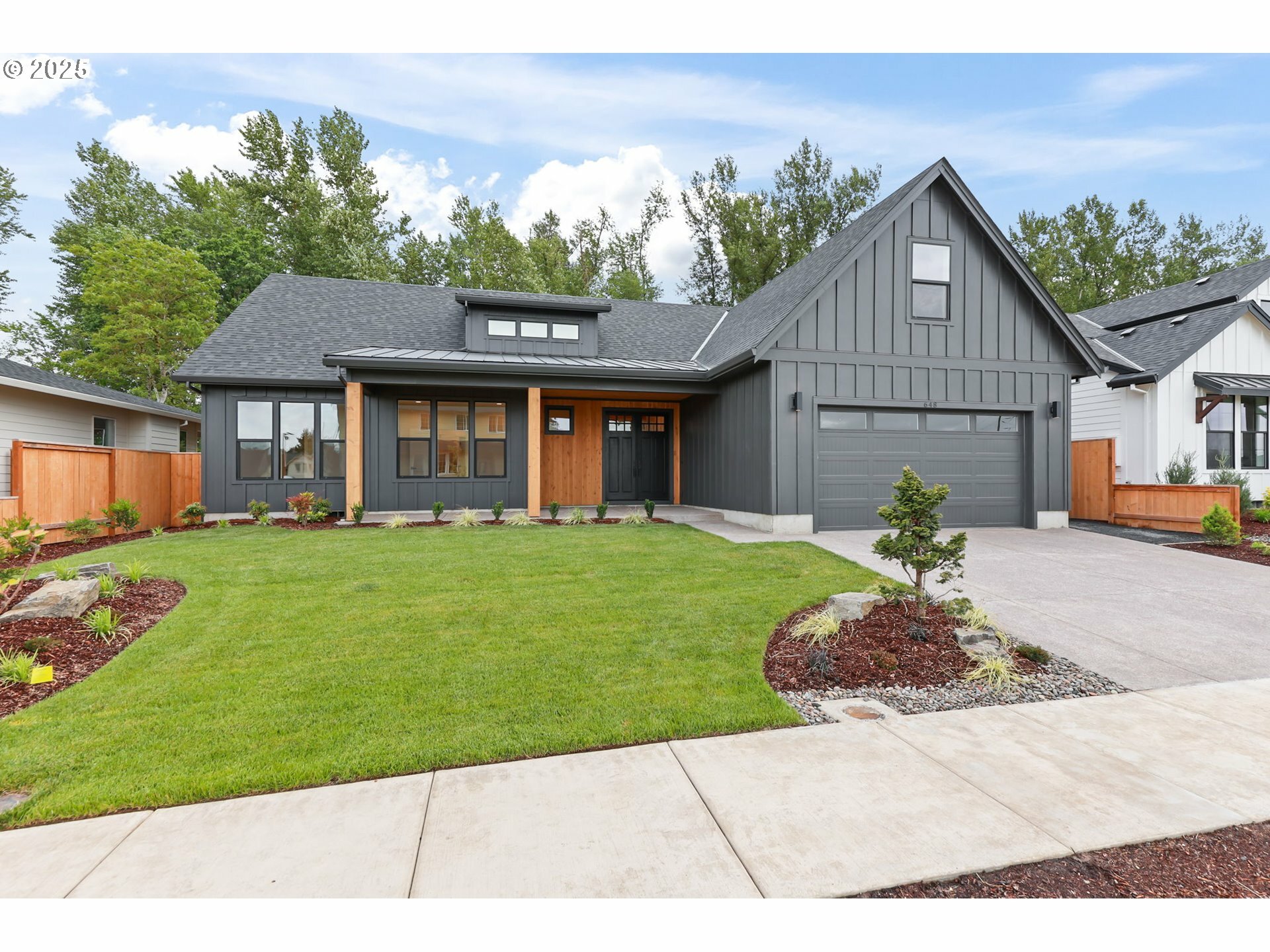 Property Photo:  648 Parker Loop  OR 97381 