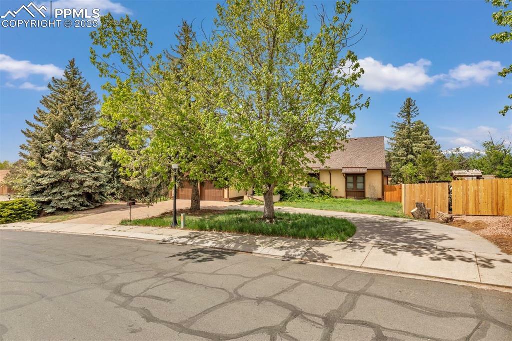 Property Photo: 1510 Kenland Court CO 80915