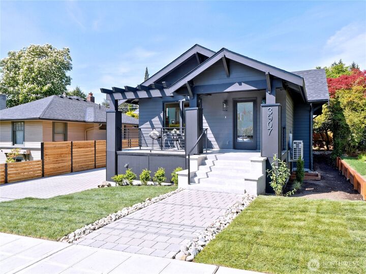 Property Photo:  3907  Corliss Avenue N  WA 98103 
