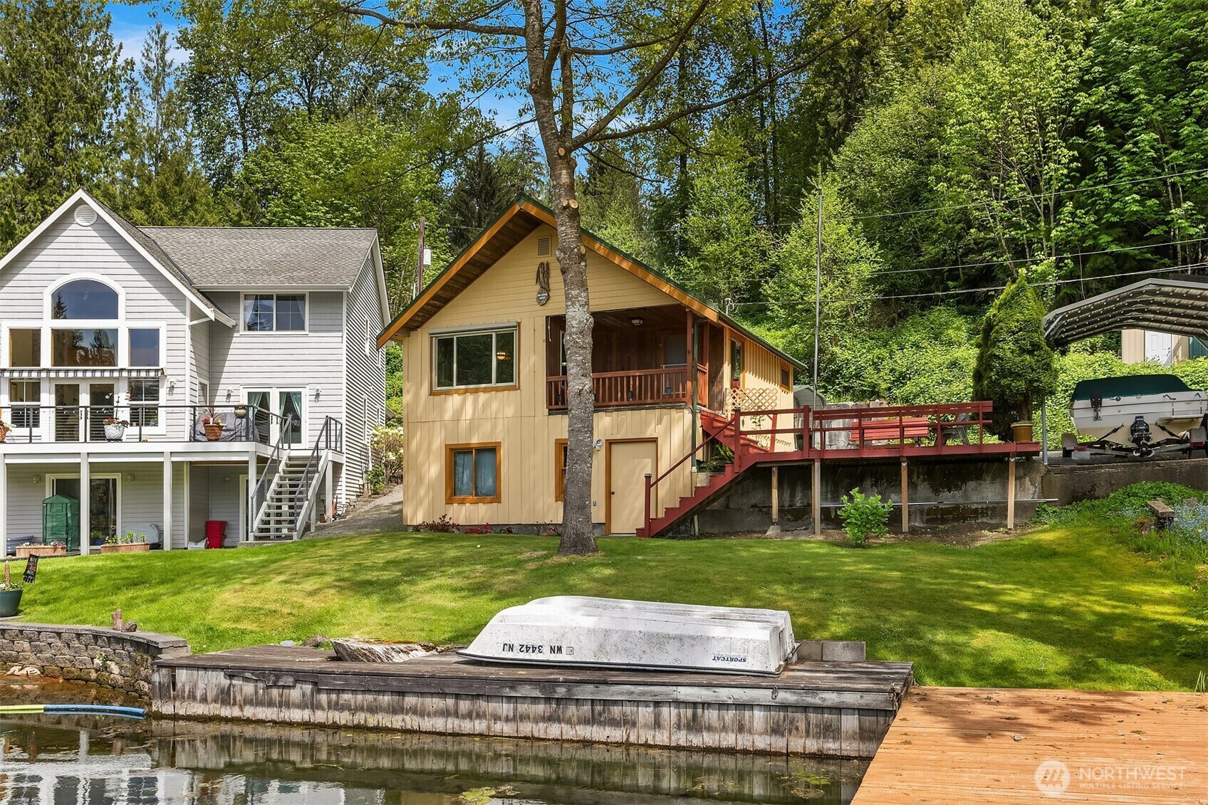 Property Photo: 422 239th Avenue NE WA 98290