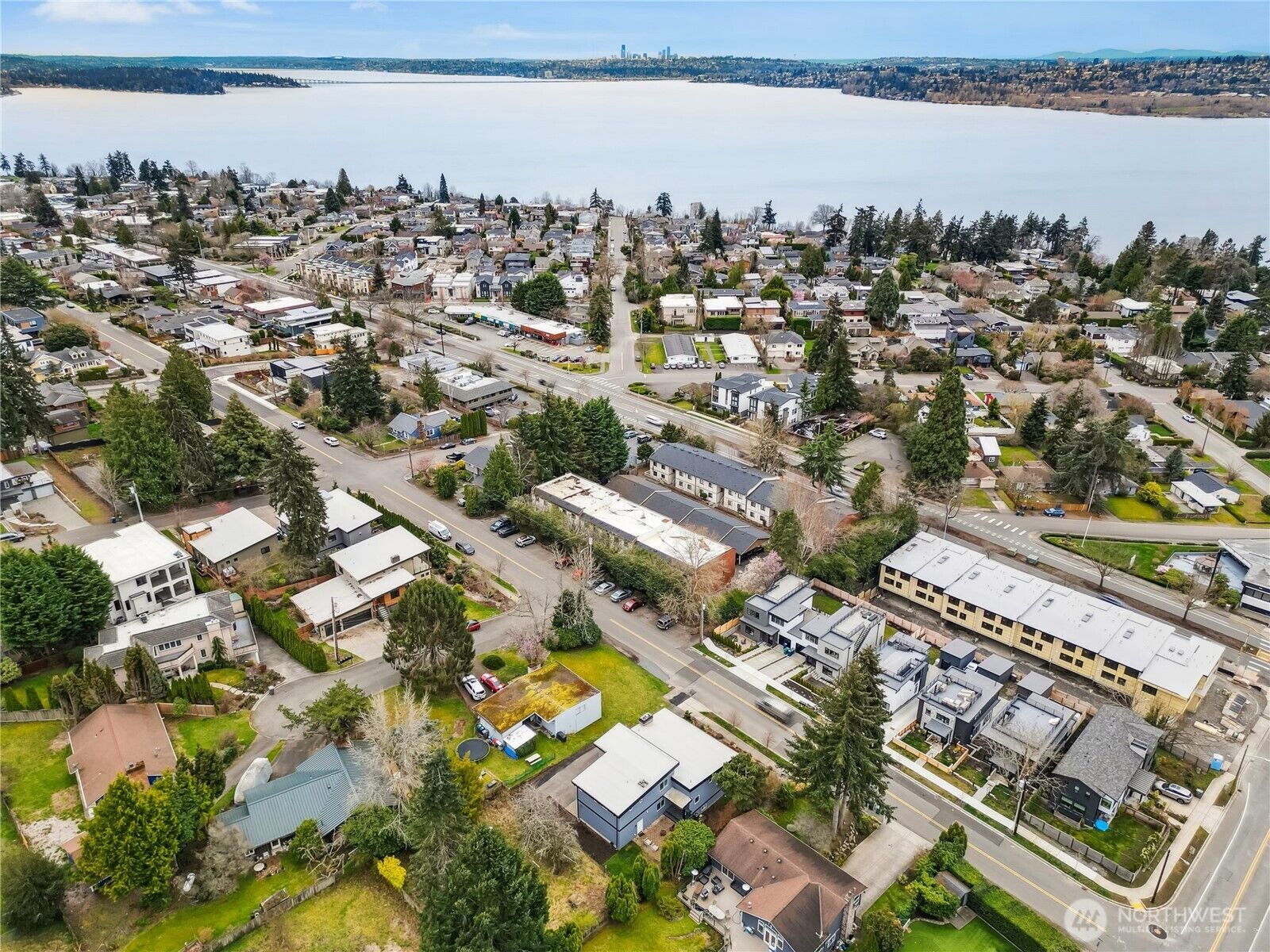 Property Photo:  1710  1st Street  WA 98033 