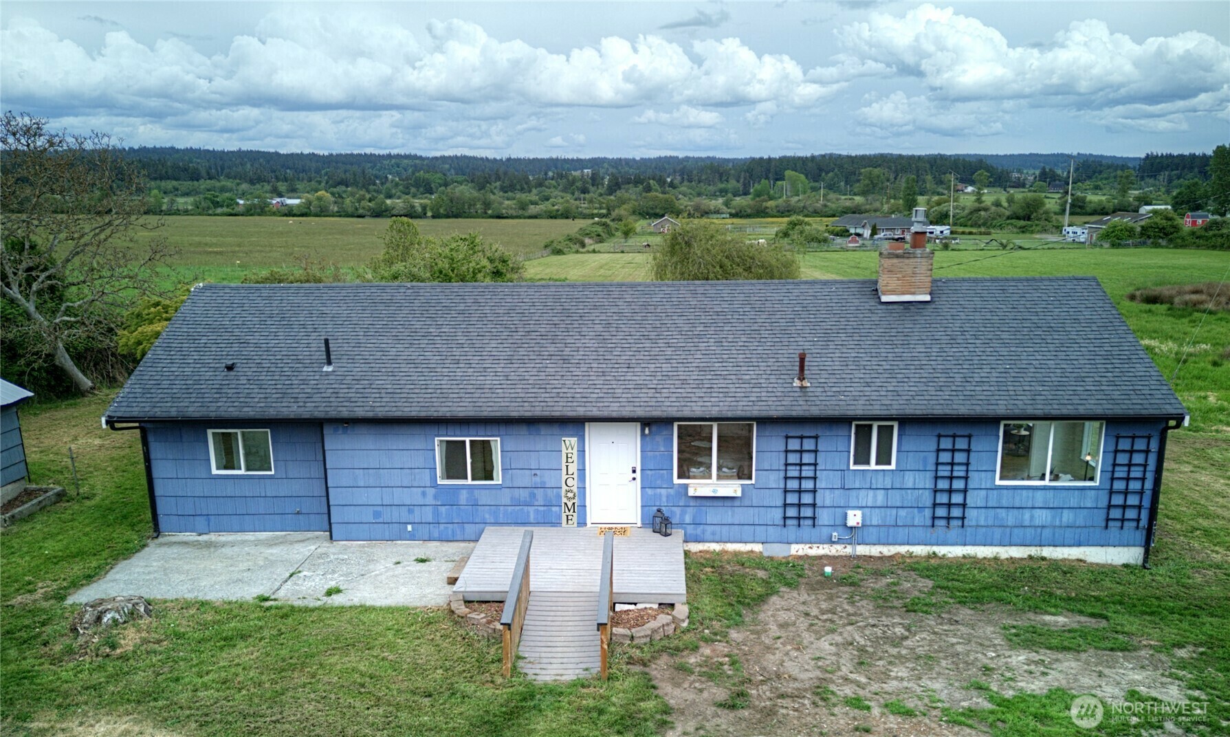 Property Photo: 2814 Torpedo Rd WA 98277