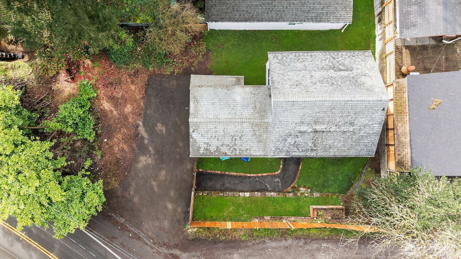 Property Photo: 19046 10th Avenue NE B WA 98155