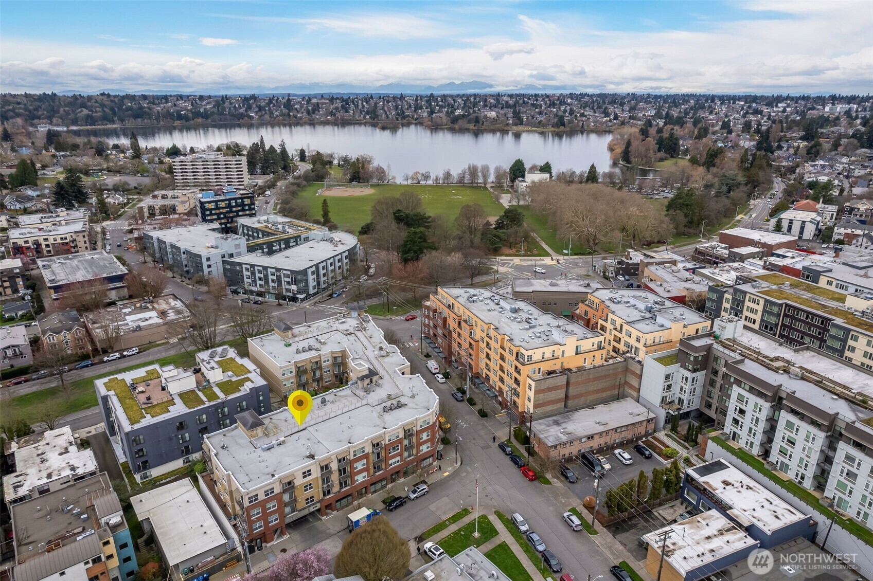 Property Photo: 413 NE 70th Street 302 WA 98115