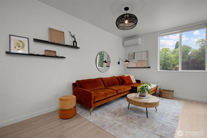 Property Photo:  4616  Woodland Park Avenue N  WA 98103 