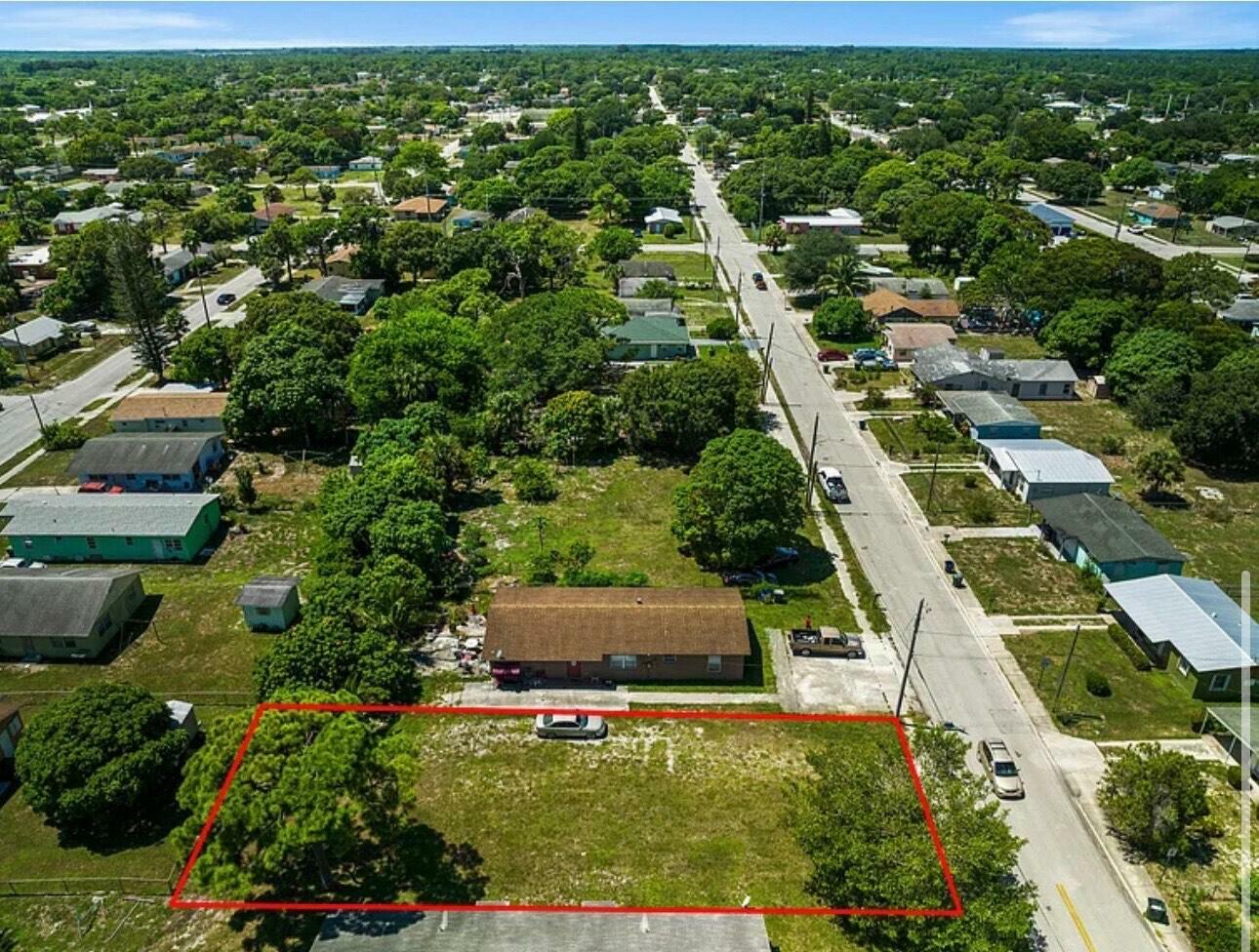 Property Photo: 1903 Avenue N FL 34950