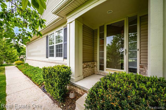 Property Photo: 5947 Baypointe Boulevard MI 48346