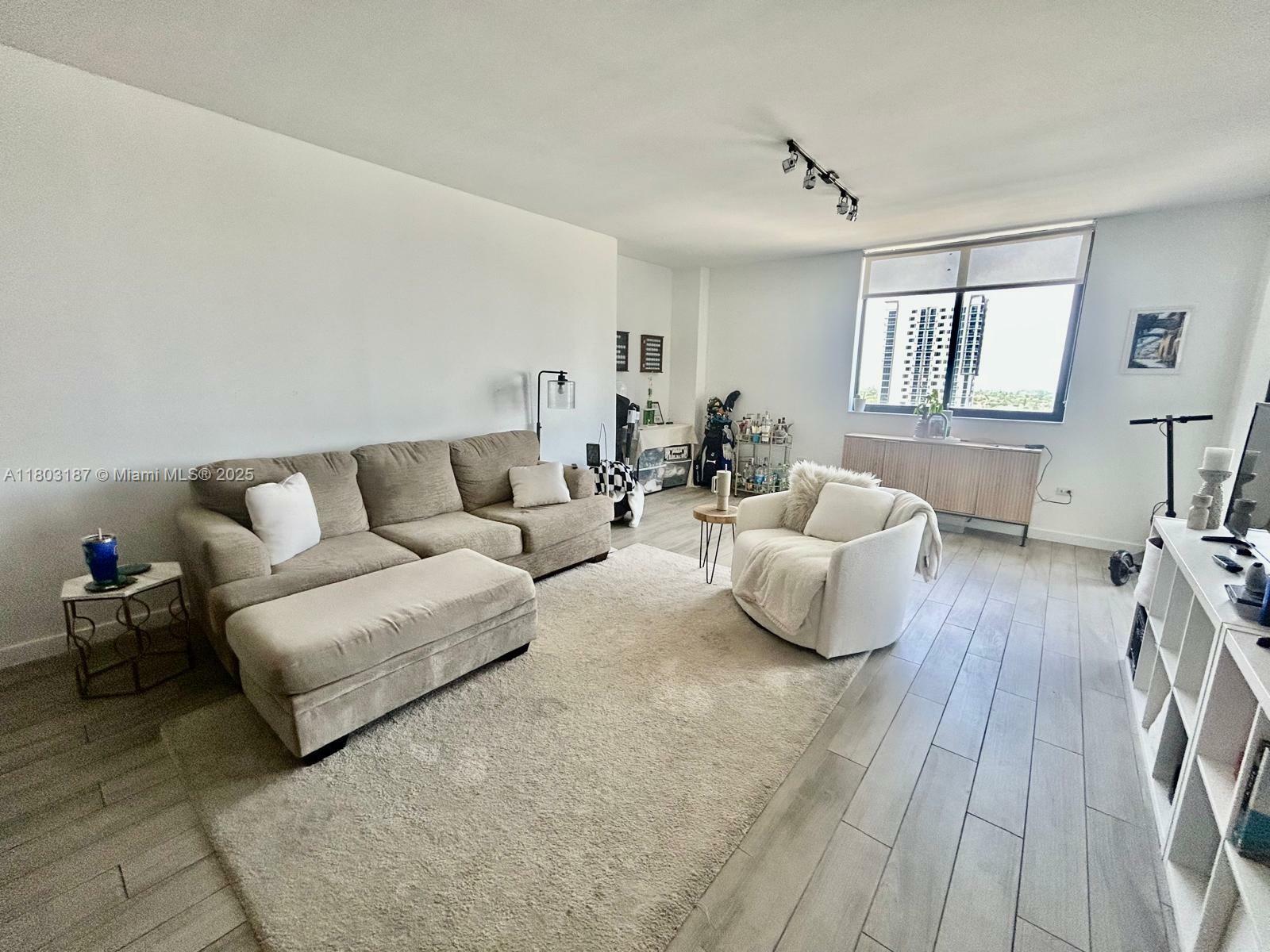 Property Photo: 999 SW 1st Ave 2013 FL 33130