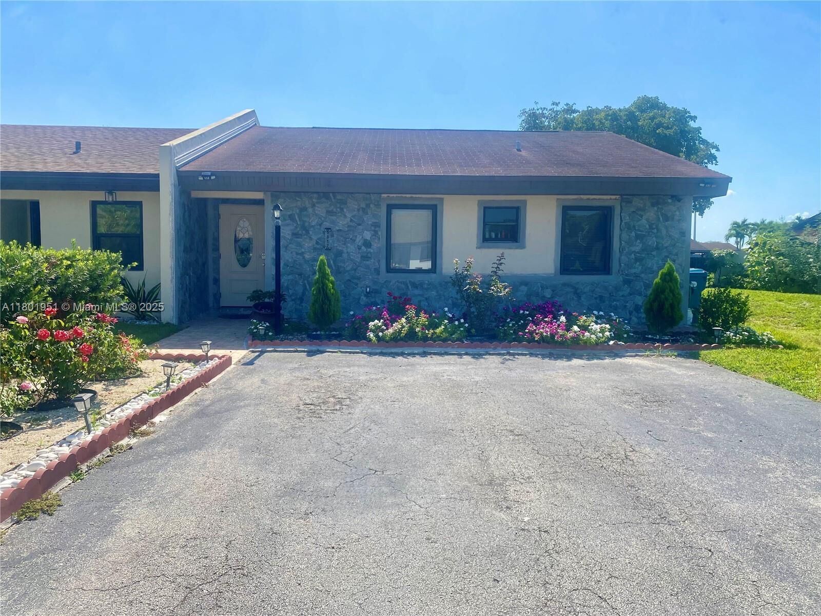 Property Photo:  5017 SW 139th Pl  FL 33175 