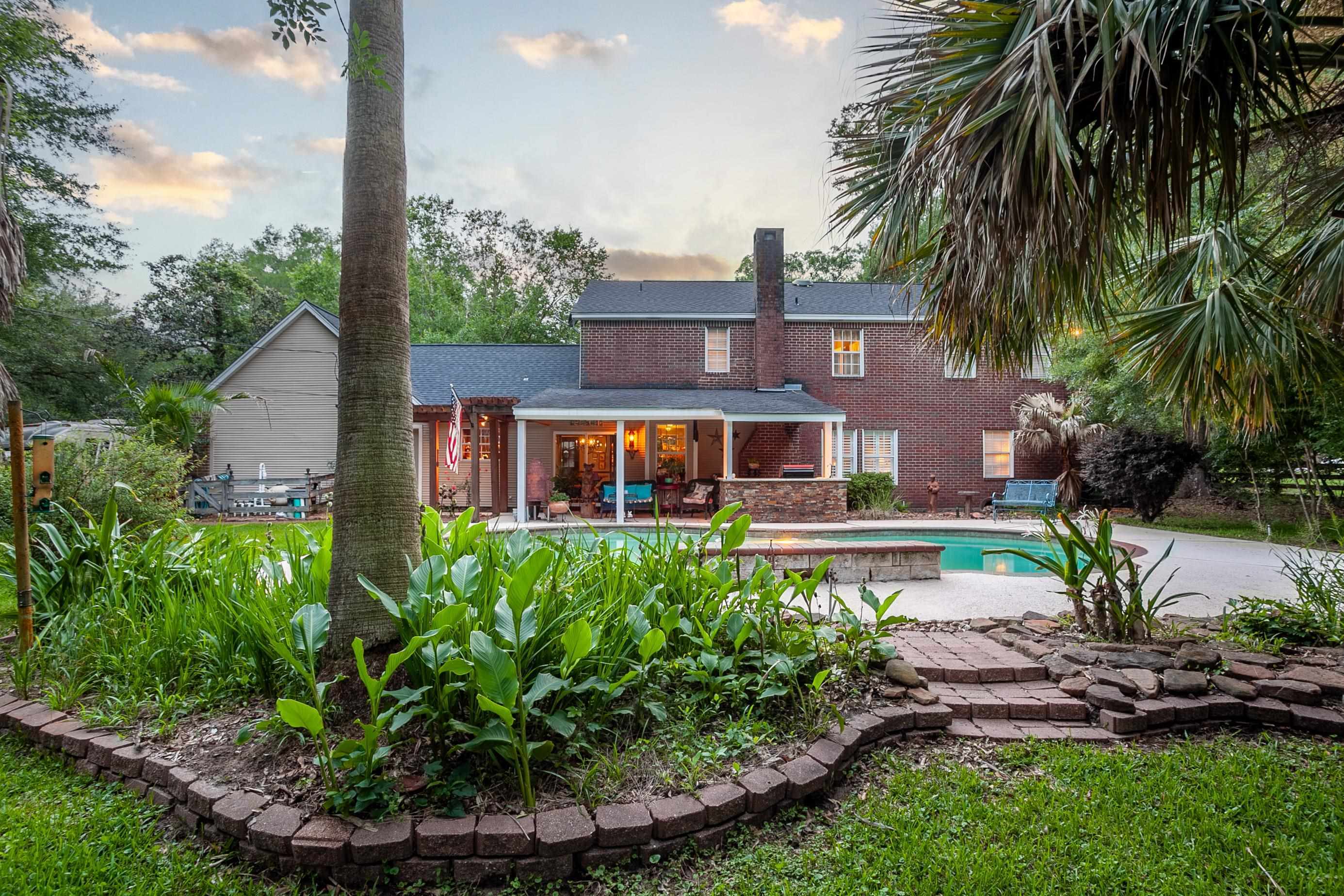 Property Photo: 415 Neches TX 77657