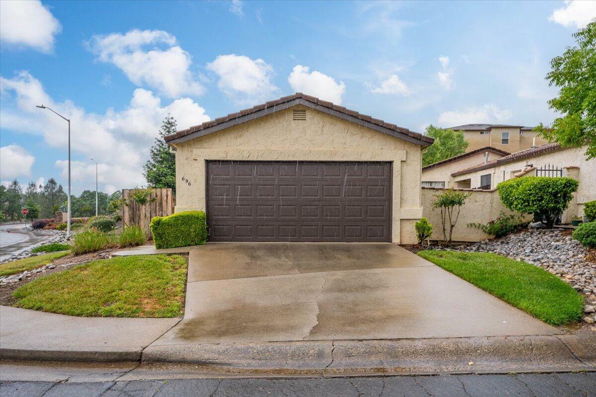 Property Photo: 696 Buckthorn Drive CA 96003