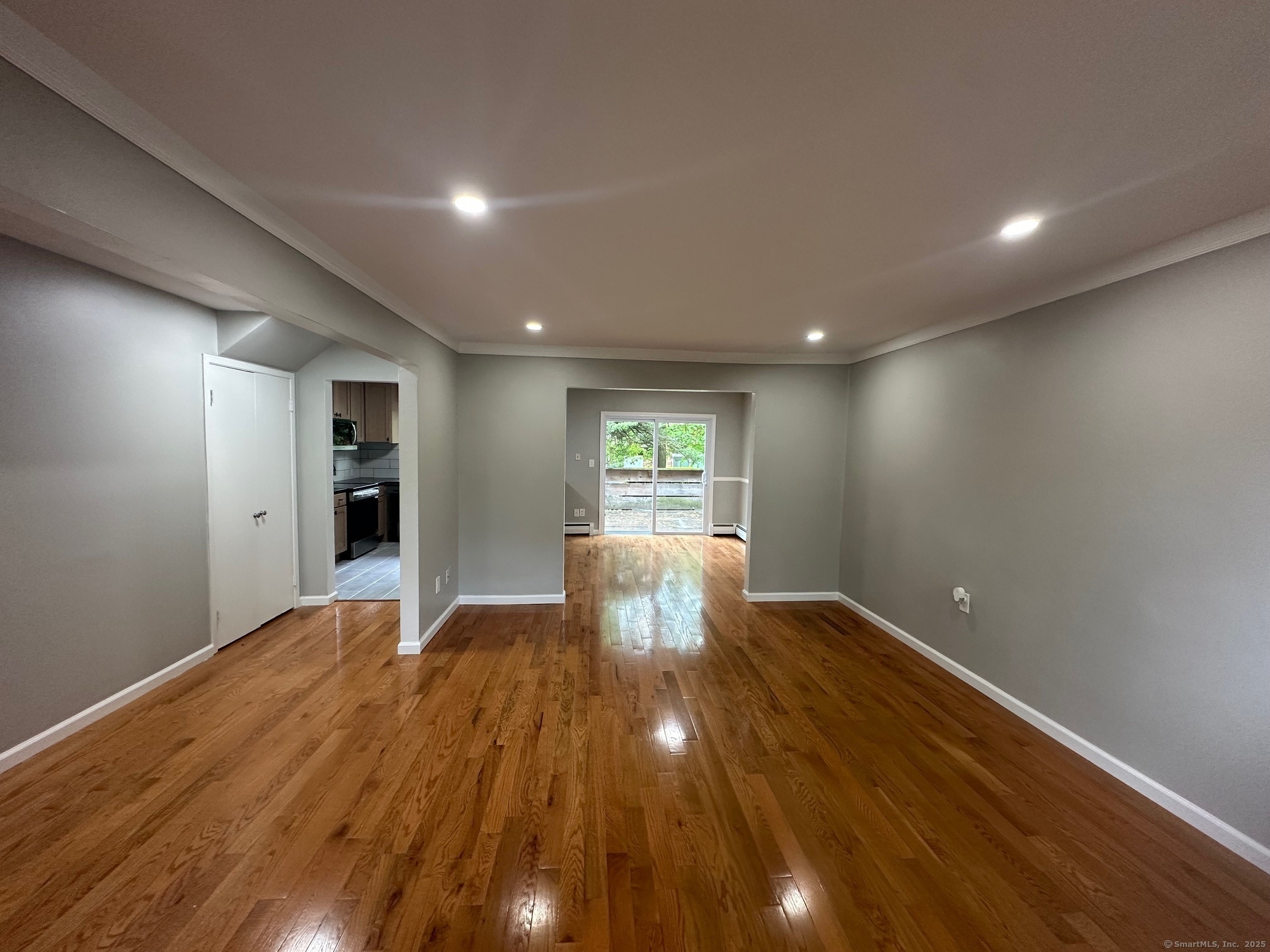Property Photo:  200 Woodmont Avenue Apt 100  CT 06606 