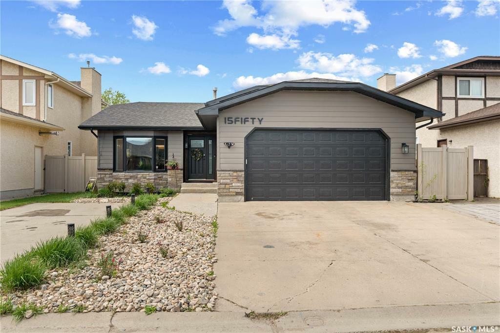 Property Photo: 1550 McDermid Bay N SK S4Z 3Z4